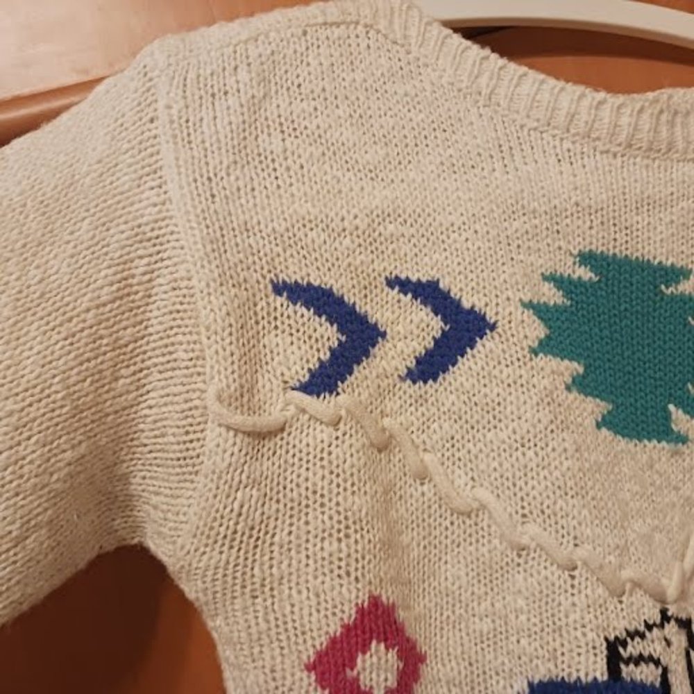 Stunning Vintage Sweater ! Fun Pattern ! - image 4